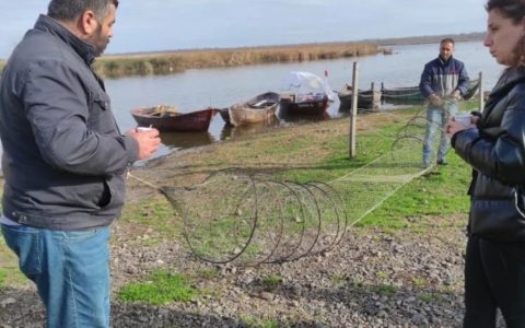 Yörükler Su ürünleri Kooperatif Başkan Vekili Sayın Mehmet ÇAKIR’ı ziyaret ettik. Deltada göllerde yapılan balıkçılık faaliyetleri ve israil sazanı, sivrisinek balığı gibi istilacı türlerle mücadele yolları hakkında bilgi aldık.